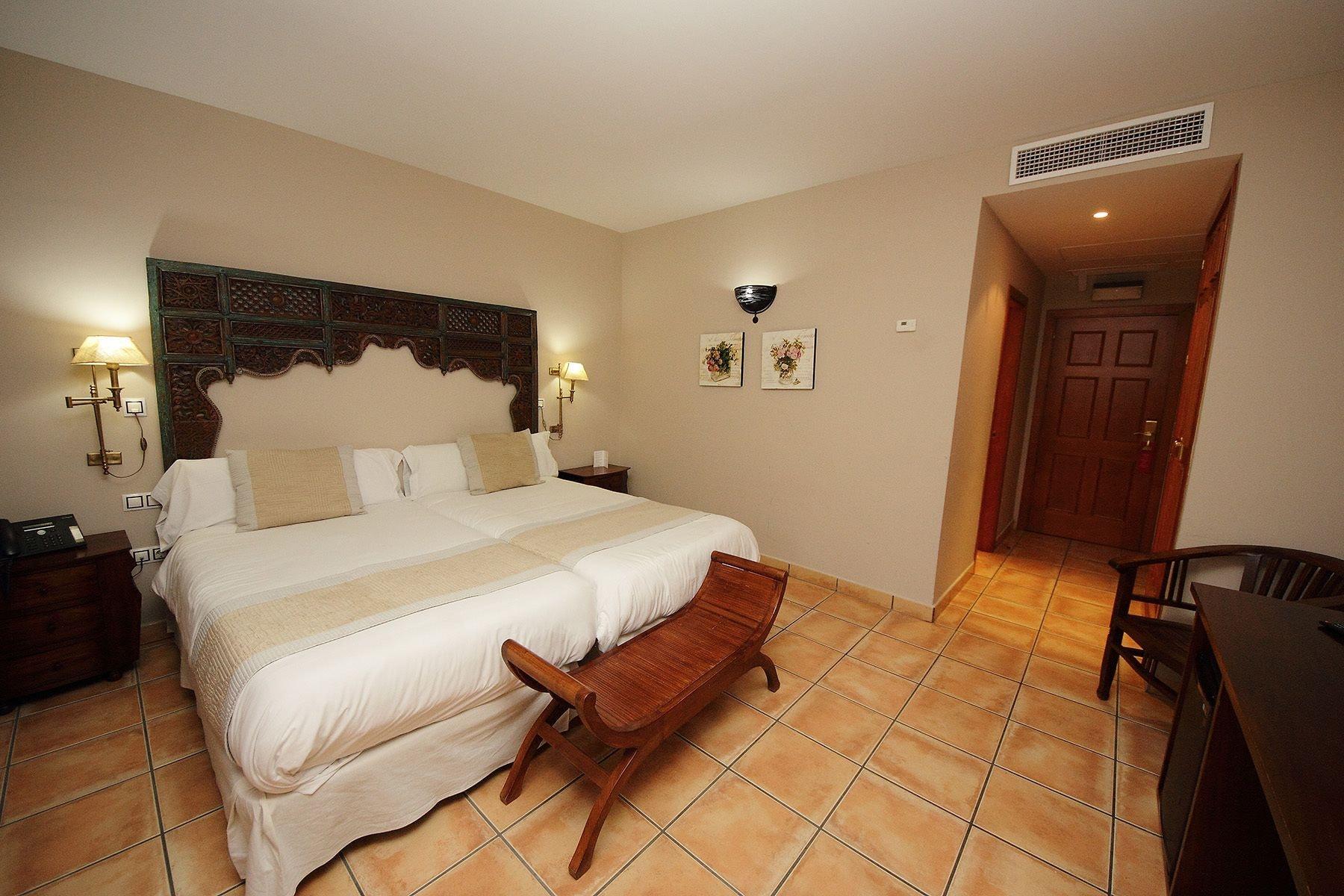 Hotel Chateau Vinasoro Alcazar de San Juan Exterior photo